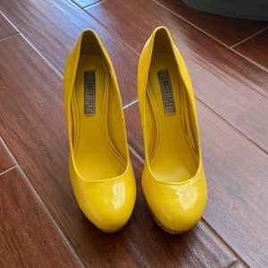 Jennifer Lopez Yellow heels